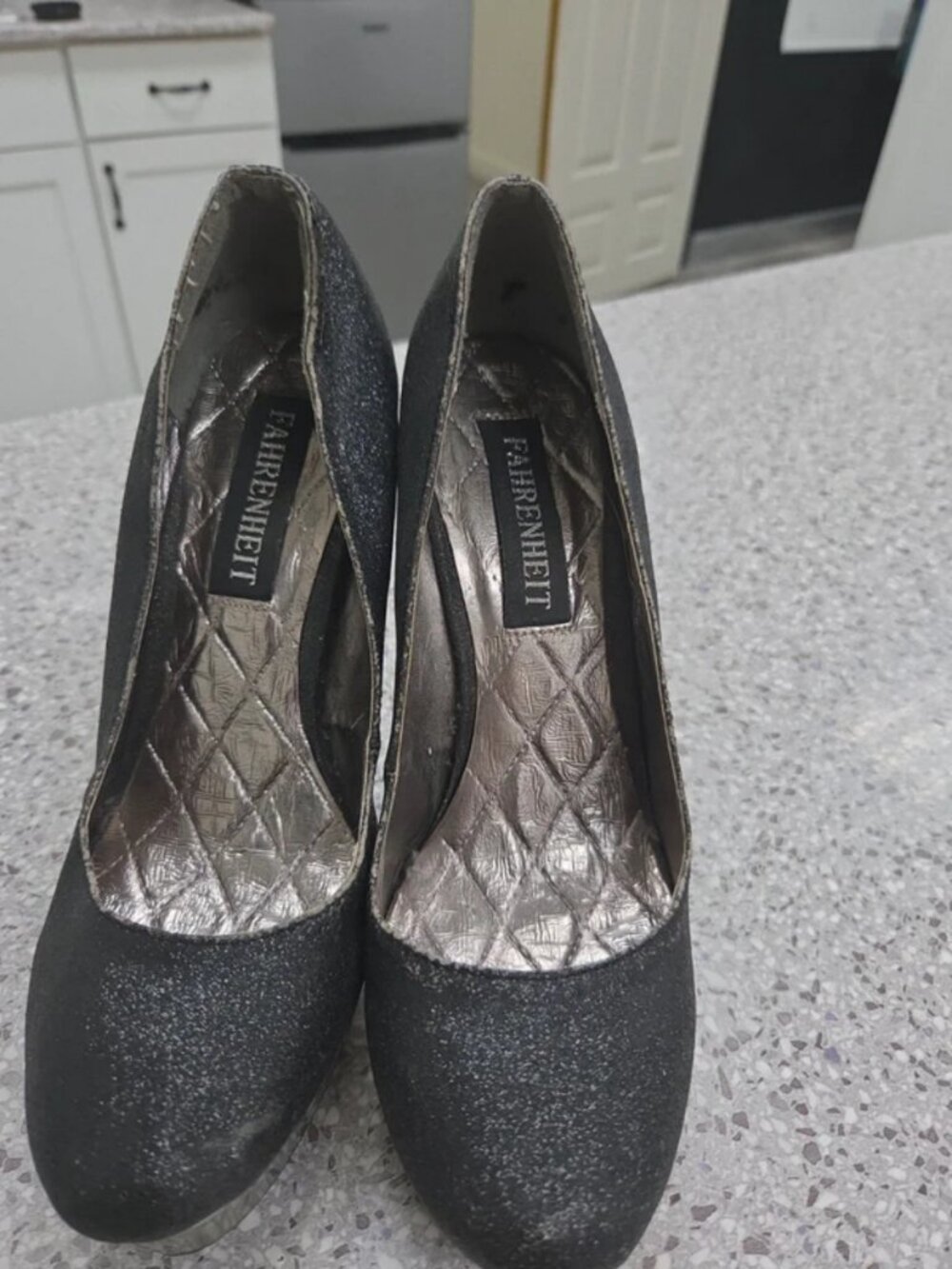 Use heels - Picture 2 of 4